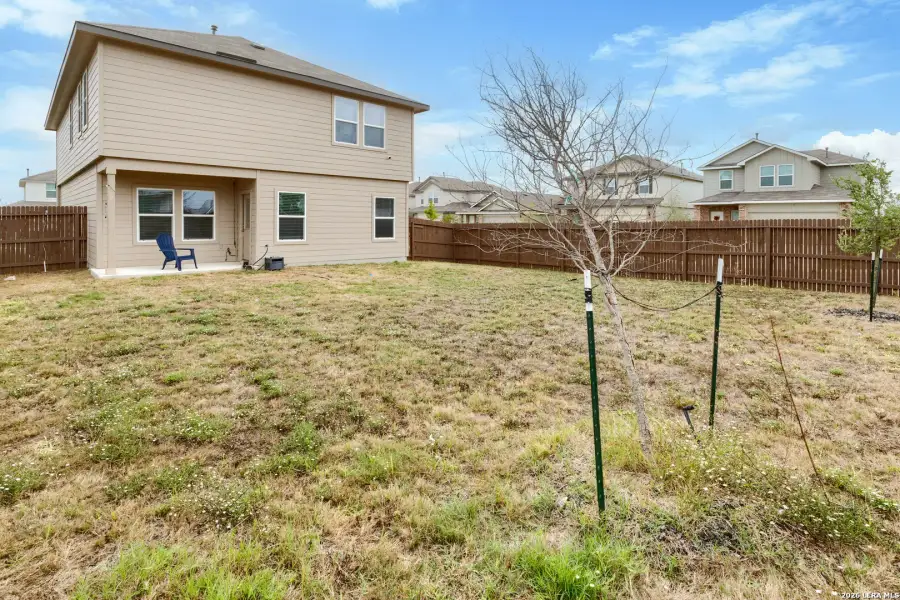 Exterior details and patio area of a home in Avenida, Converse (Image 3).