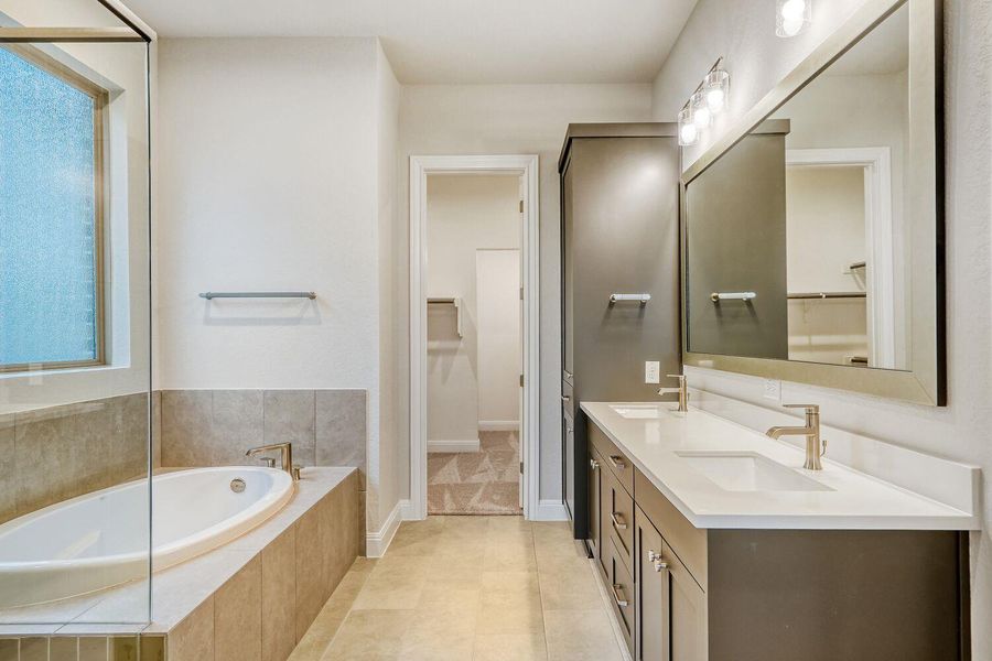 Furnished interior view inside a new home in 6 Creeks, Kyle (Image 5).