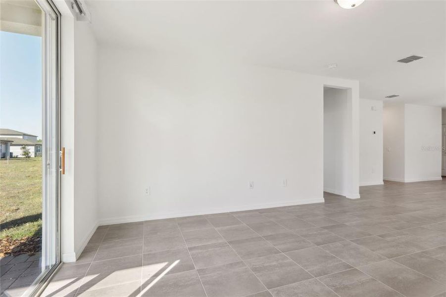 Spacious, unfurnished interior of a new home in Springs at Lake Alfred - Signature Series, Lake Alfred (Image 33).