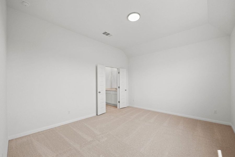 Spacious, unfurnished interior of a new home in Trinity Ranch, Elgin (Image 20).