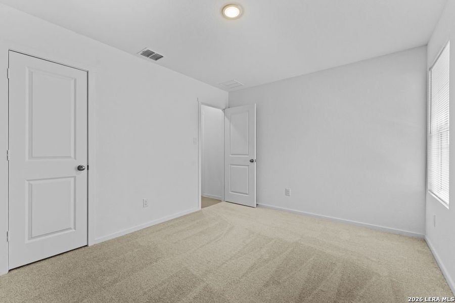 Spacious, unfurnished interior of a new home in Friendship Oaks, Fredericksburg (Image 17).