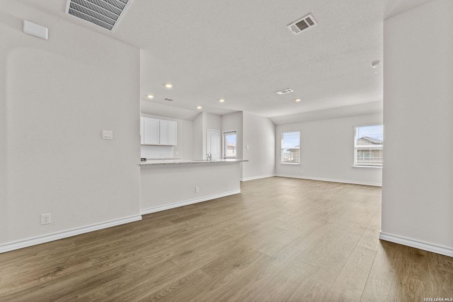Spacious, unfurnished interior of a new home in Redbird Ranch, San Antonio (Image 23).