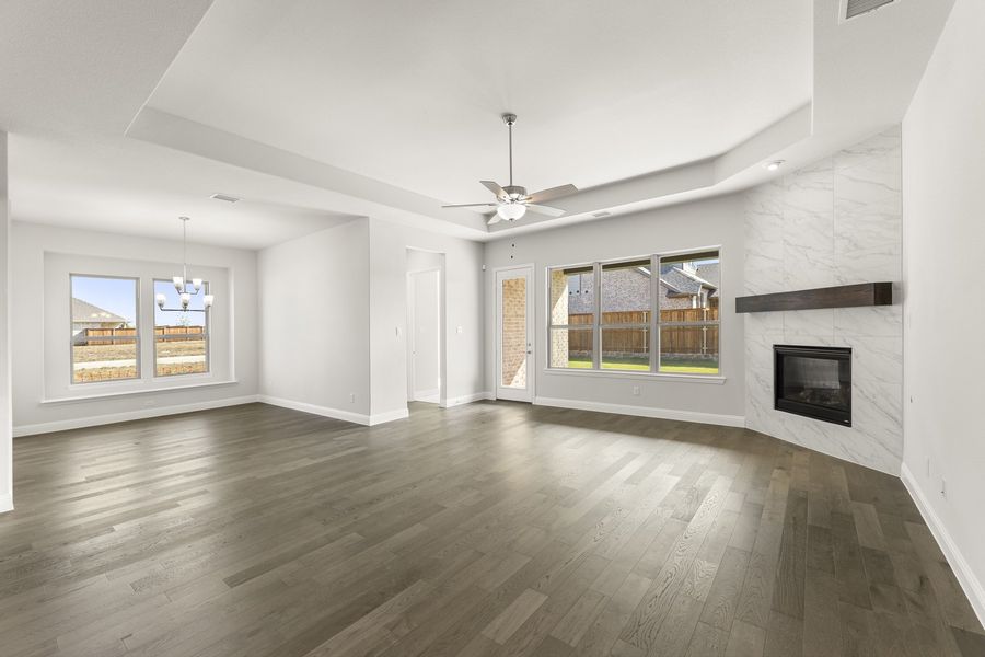 Spacious, unfurnished interior of a new home in River Ranch, Van Alstyne (Image 15).