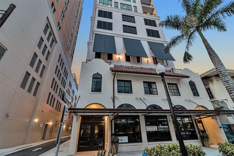 Condo located in Sarasota, FL showcasing its design and architecture (Image 25). Condo located in Sarasota, FL showcasing its design and architecture (Image 25).