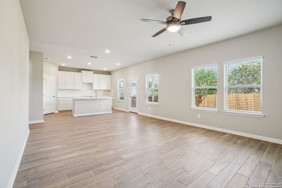 Spacious, unfurnished interior of a new home in Royal Crest, San Antonio (Image 30). Spacious, unfurnished interior of a new home in Royal Crest, San Antonio (Image 30).