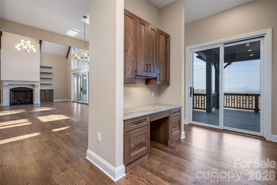 Built-In Home Office Built-In Home Office