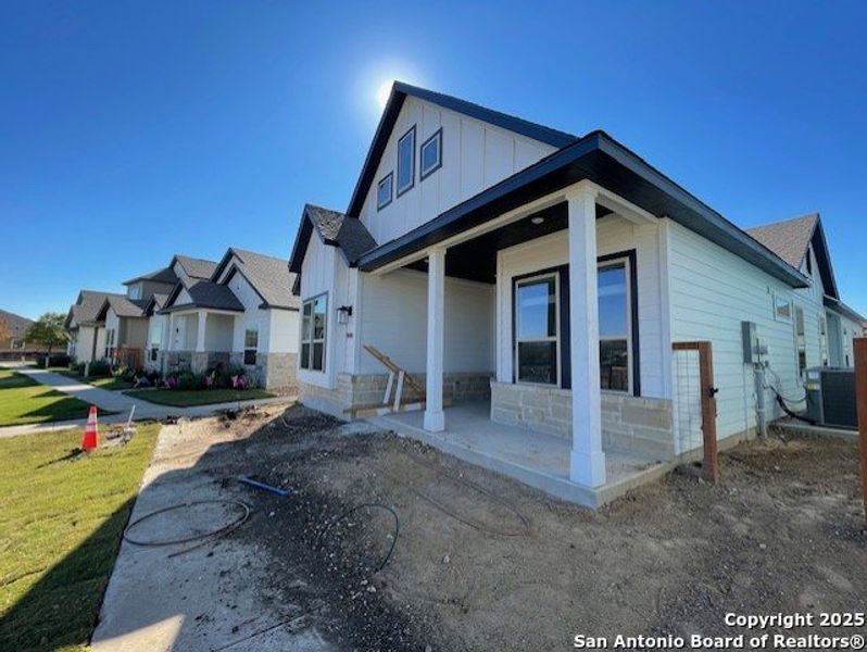 Exterior details and patio area of a home in The Crossvine, Schertz (Image 21).