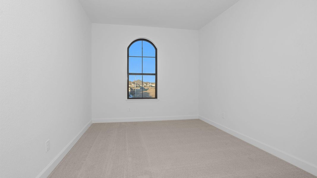 Spacious, unfurnished interior of a new home in Valencia, Manvel (Image 17).