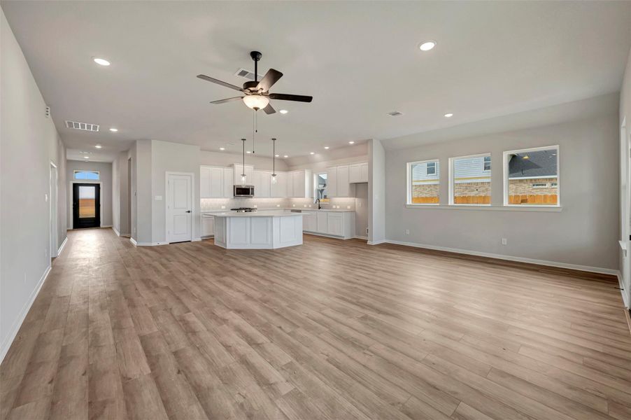 Spacious, unfurnished interior of a new home in The Grand Prairie 50’, Hockley (Image 10).