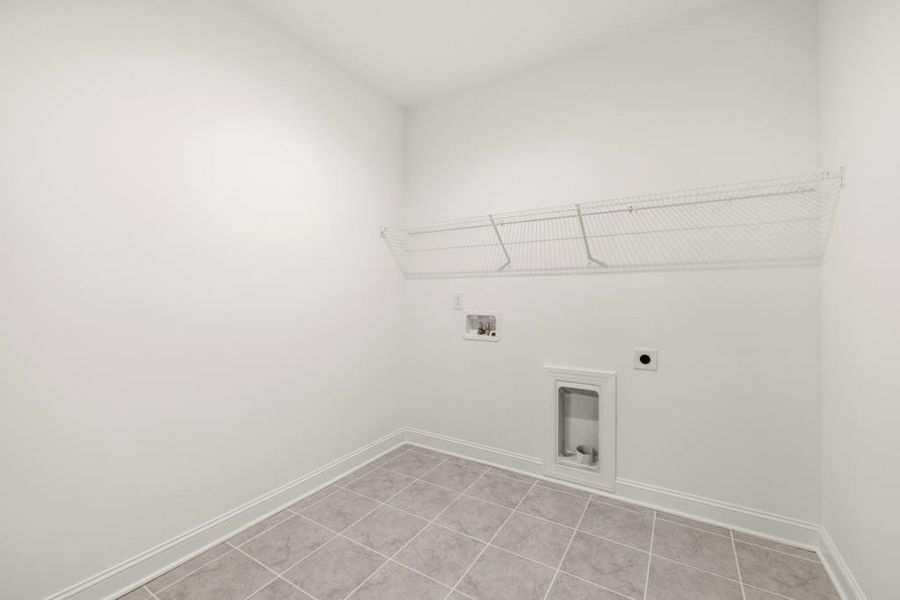 Spacious, unfurnished interior of a new home in East Harbor II at Chestatee, Dawsonville (Image 58).