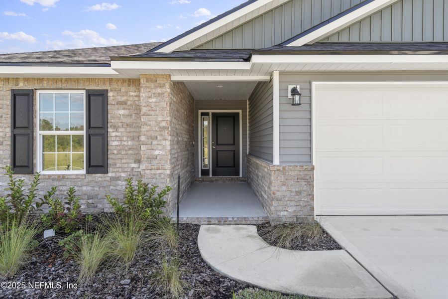 Exterior details and patio area of a home in Summerglen, Jacksonville (Image 19).