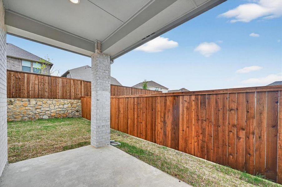 Exterior details and patio area of a home in Heritage Ranch, Sherman (Image 3).