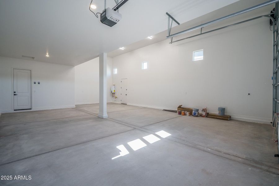 25) GARAGE 25) GARAGE