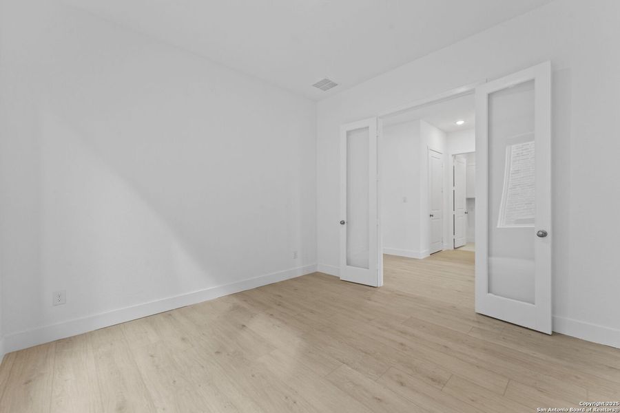Spacious, unfurnished interior of a new home in , New Braunfels (Image 18).