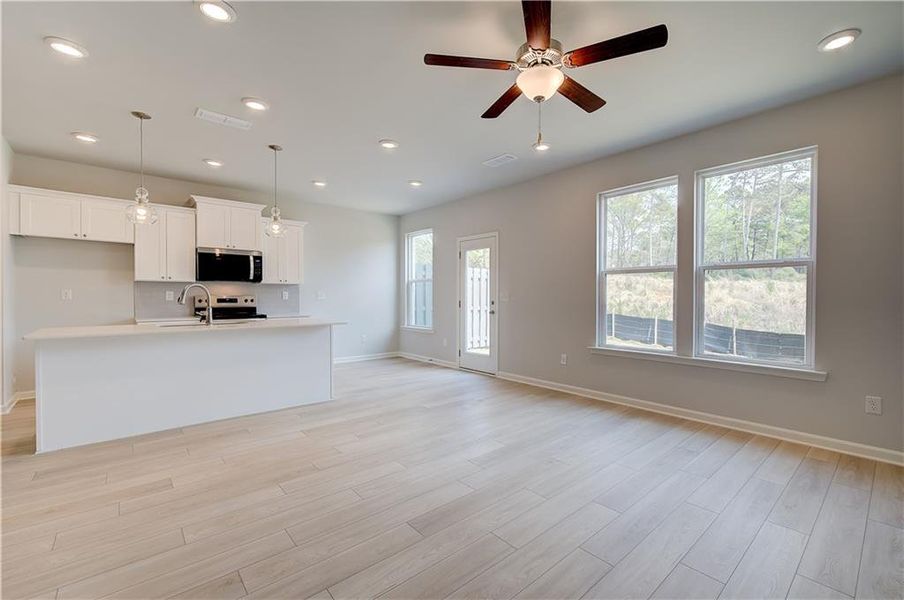 Spacious, unfurnished interior of a new home in Diamante, Stockbridge (Image 12).