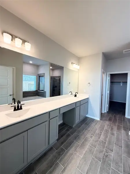 Furnished interior view inside a new home in , Iowa Colony (Image 11).