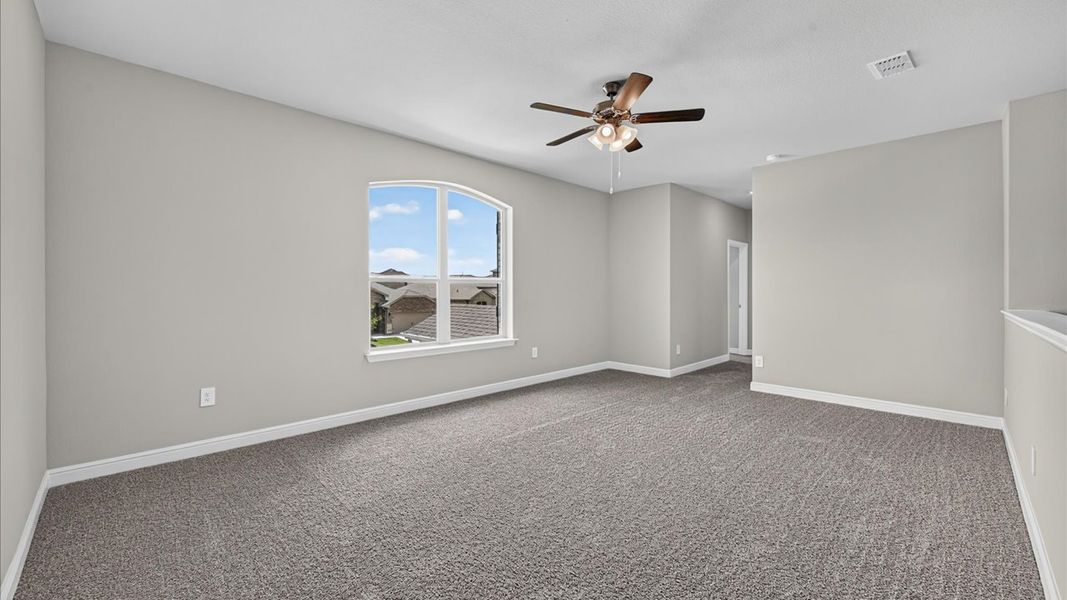 Representative unfurnished interior of a home built from the Glenwood by D.R. Horton in Bluestem, Rhome (Image 26).