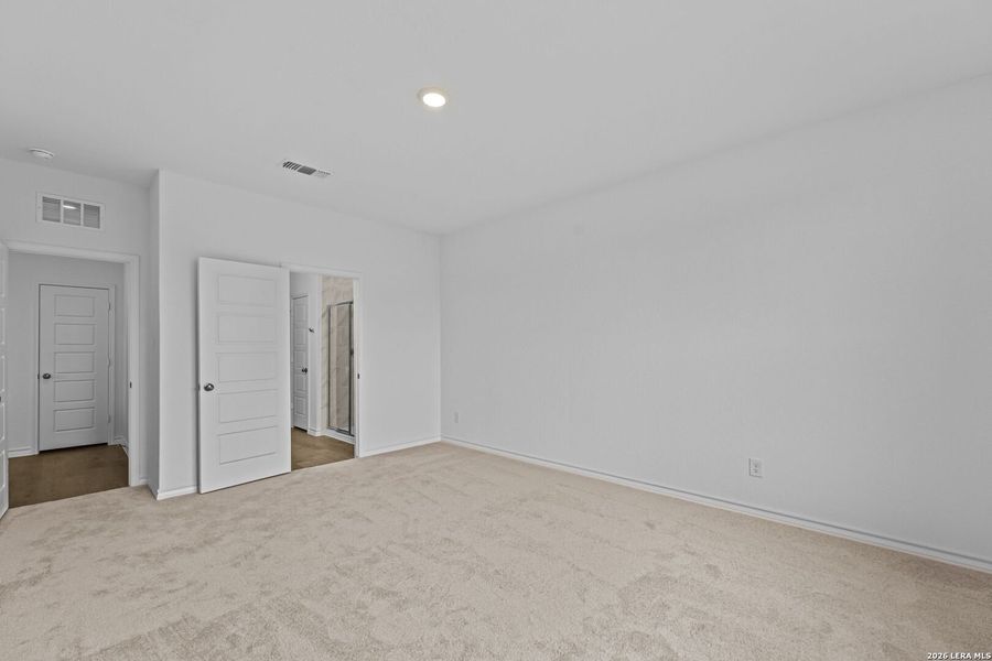 Spacious, unfurnished interior of a new home in Dove Song, Marion (Image 24).