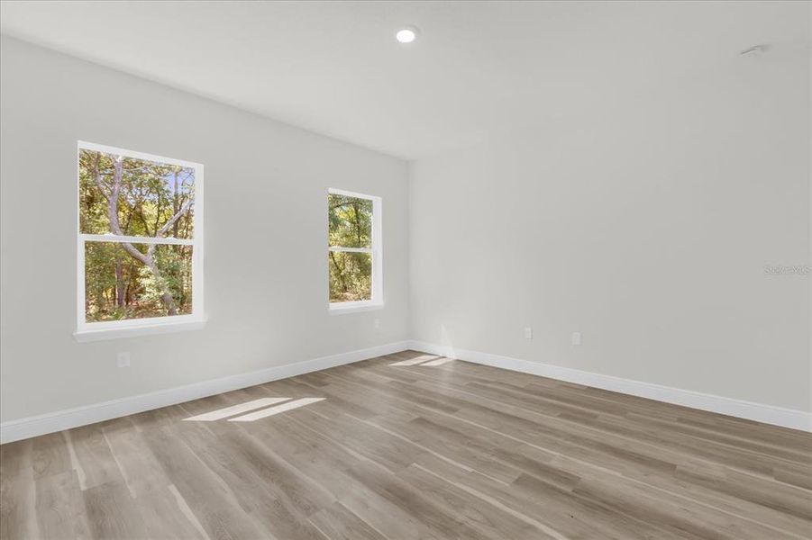 Spacious, unfurnished interior of a new home in , Citrus Springs (Image 17).
