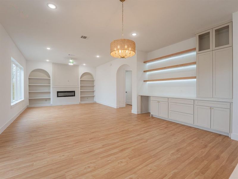 Spacious, unfurnished interior of a new home in , Dallas (Image 12).