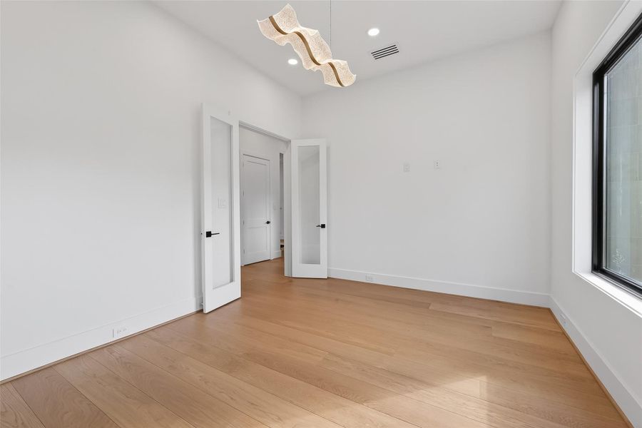 Spacious, unfurnished interior of a new home in , Houston (Image 47).