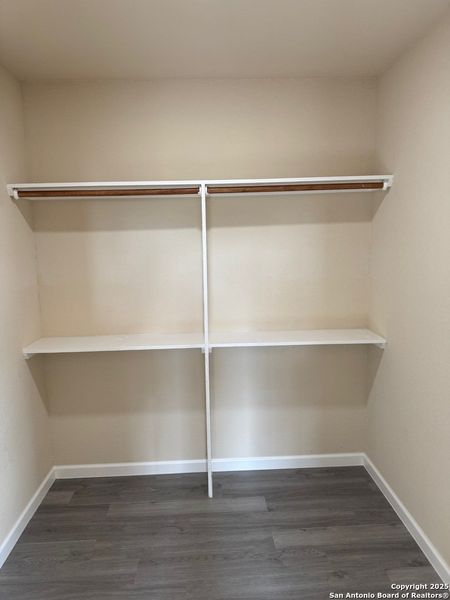 Spacious, unfurnished interior of a new home in , Natalia (Image 5).