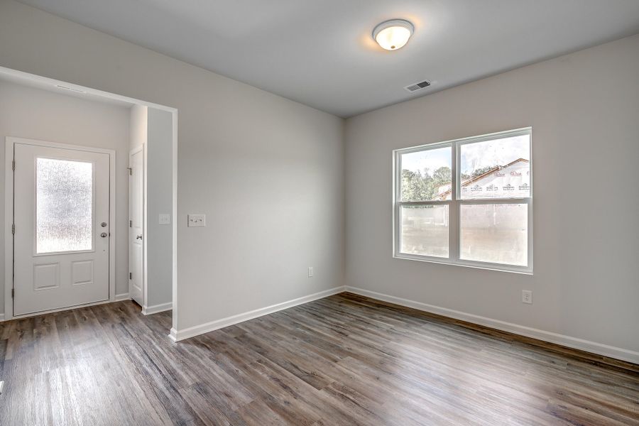 Spacious, unfurnished interior of a new home in Six Oaks, Summerville (Image 20).