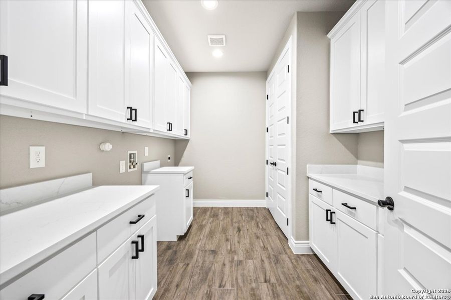 Furnished interior view inside a new home in , La Vernia (Image 13).