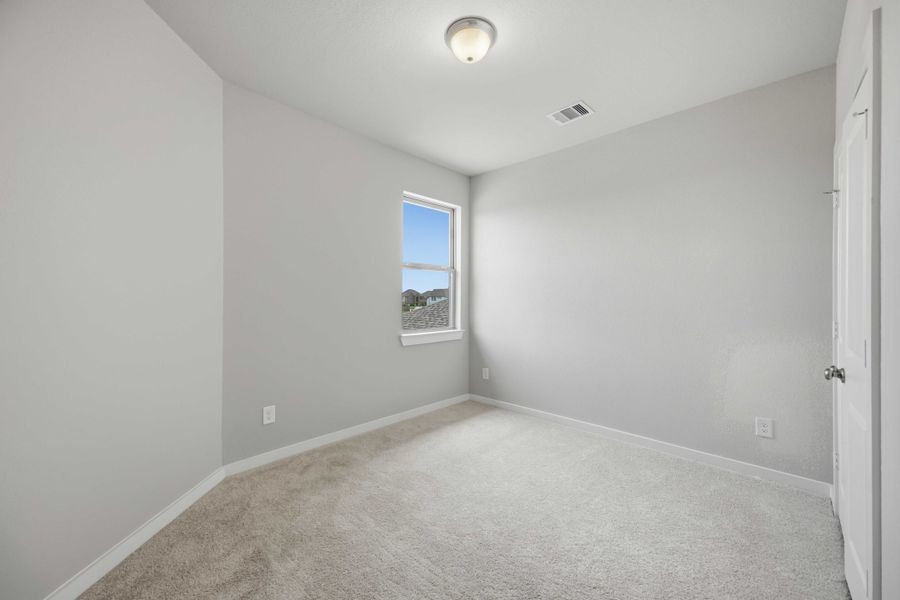 Spacious, unfurnished interior of a new home in Sunterra 40, Katy (Image 33).