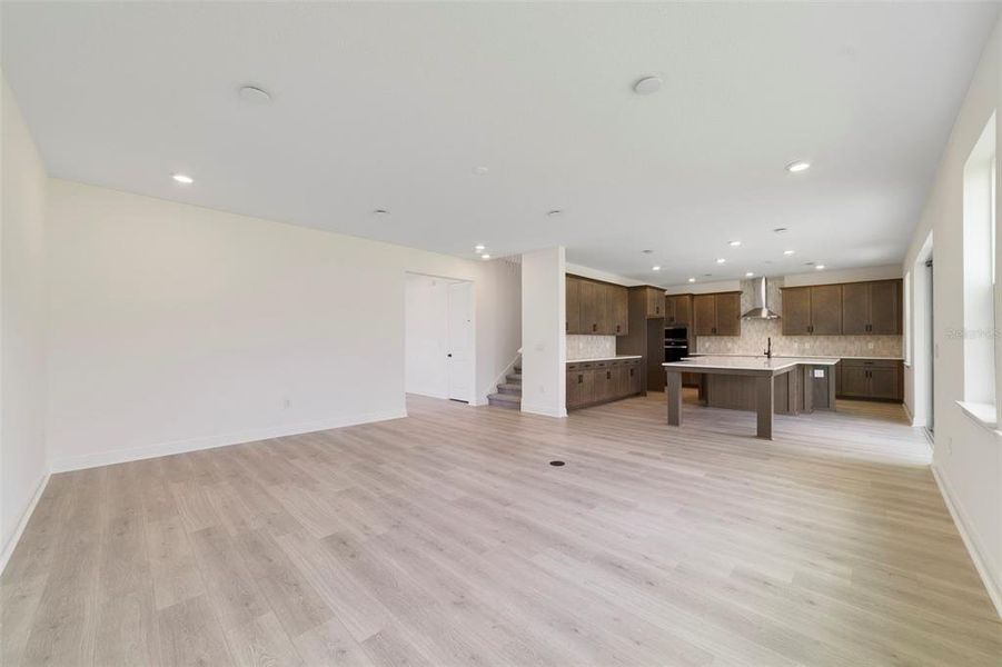 Spacious, unfurnished interior of a new home in Vintner Reserve, Clermont (Image 18).