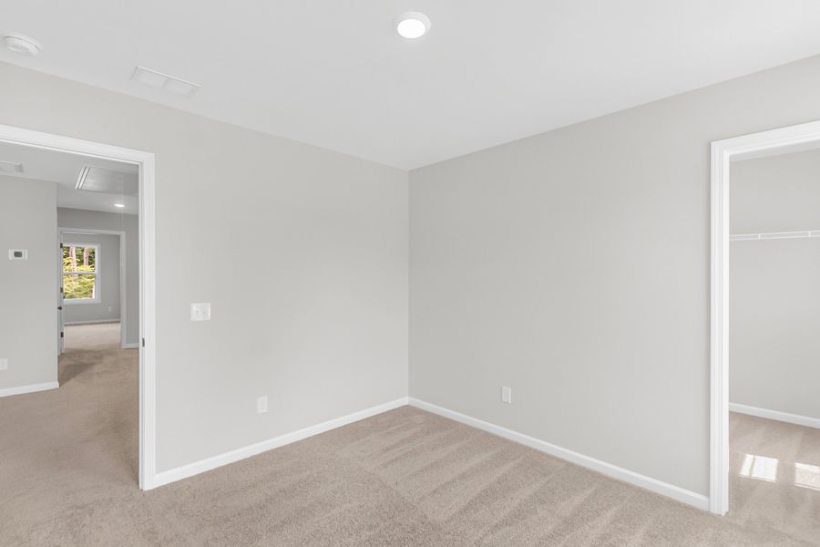Spacious, unfurnished interior of a new home in Central Creek, Goose Creek (Image 34).