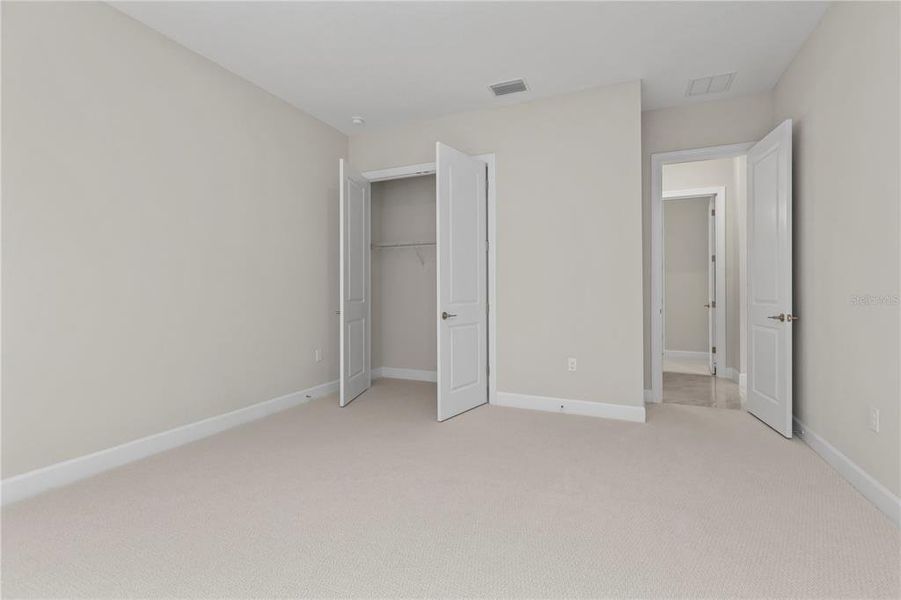 Spacious, unfurnished interior of a new home in , Sarasota (Image 34).