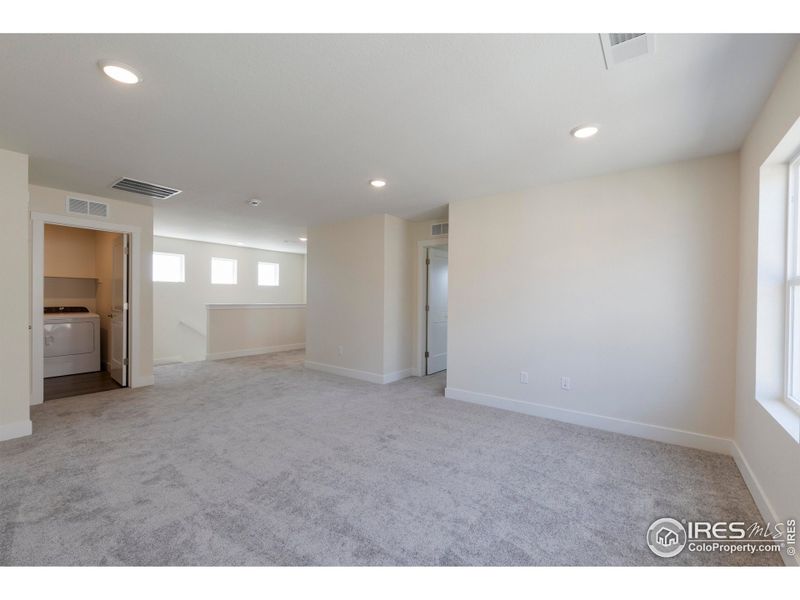 Spacious, unfurnished interior of a new home in Bloom, Fort Collins (Image 16).
