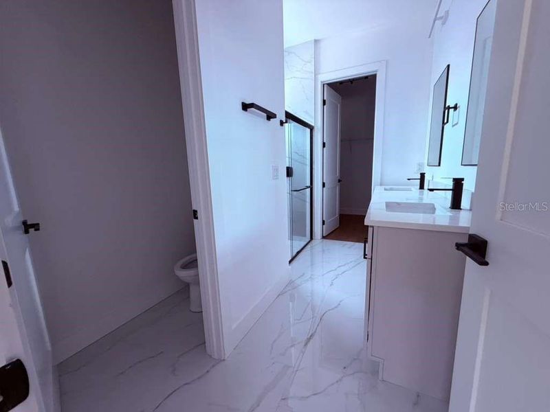 Spacious, unfurnished interior of a new home in , North Port (Image 21).