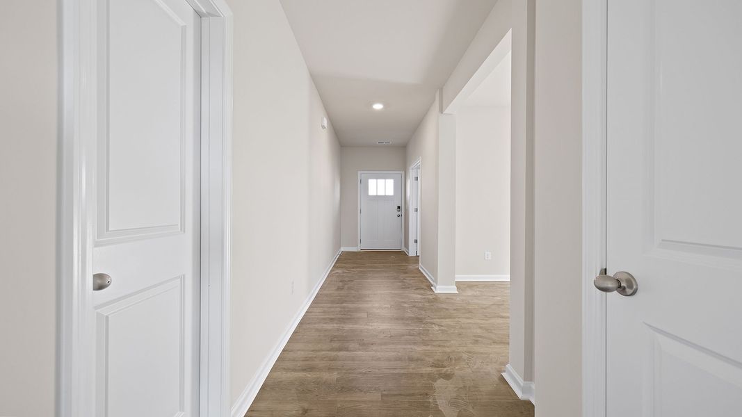 Spacious, unfurnished interior of a new home in Chestnut Ridge, Greenville (Image 12).