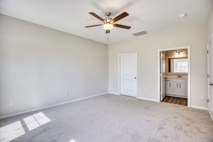 Representative unfurnished interior of a home built from the Darcy II by Great Southern Homes in Shady Grove, Conway (Image 61).