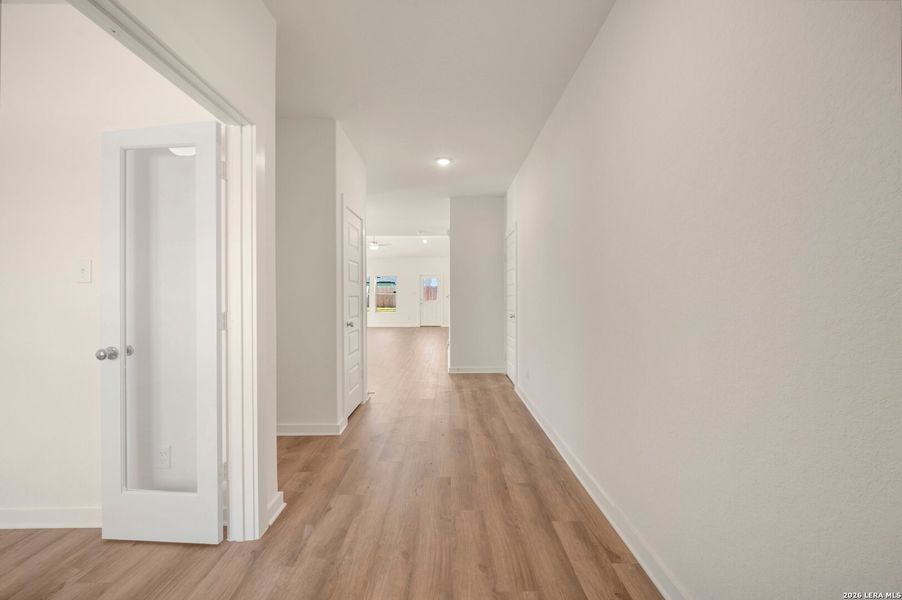 Spacious, unfurnished interior of a new home in Cinco Lakes, San Antonio (Image 31).