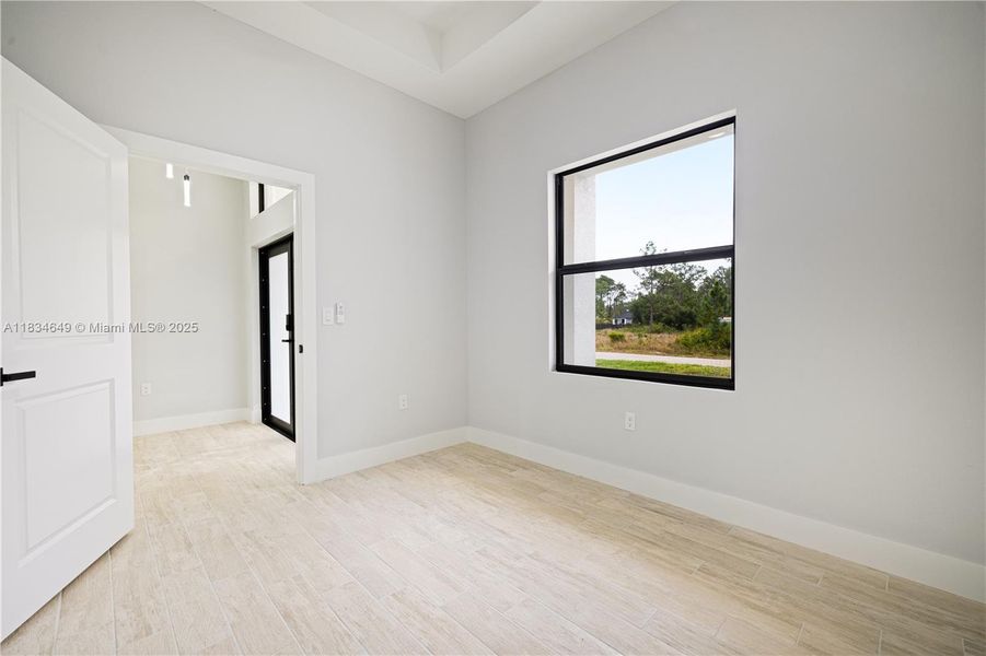 Spacious, unfurnished interior of a new home in , Lehigh Acres (Image 22).