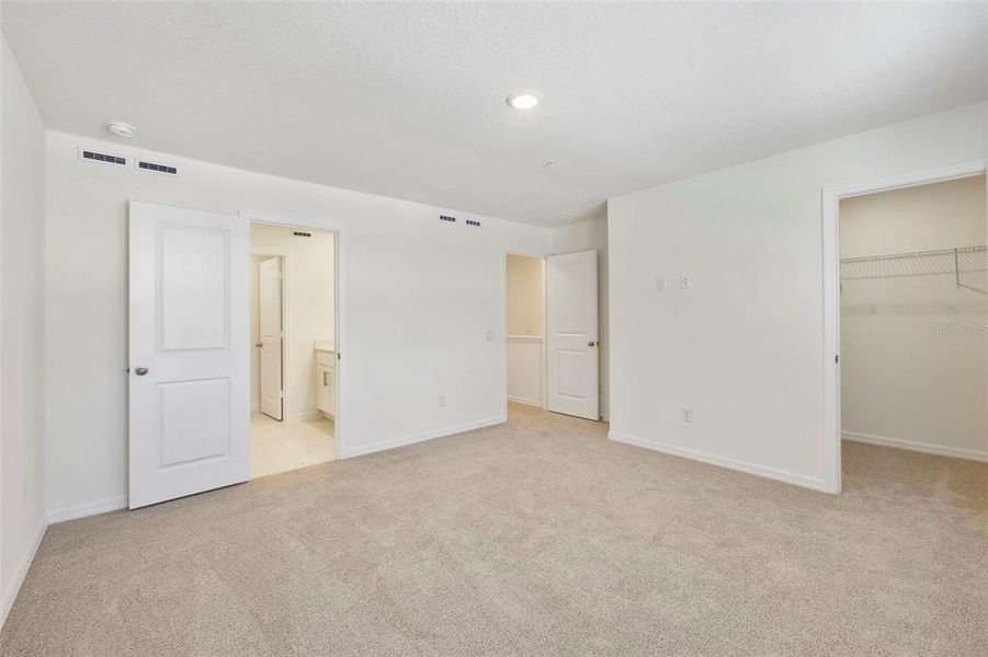 Spacious, unfurnished interior of a new home in Towns at Riverwalk, Sanford (Image 18).