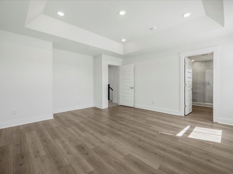 Spacious, unfurnished interior of a new home in The Coves at Lakes of Cane Bay II, Summerville (Image 21).