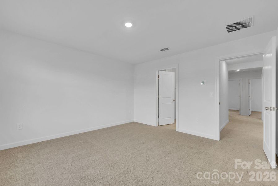 Spacious, unfurnished interior of a new home in Nolen Farm, Gastonia (Image 24).