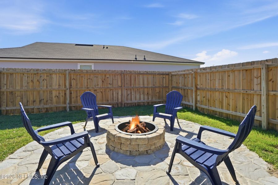 Exterior details and patio area of a home in , Jacksonville (Image 28).