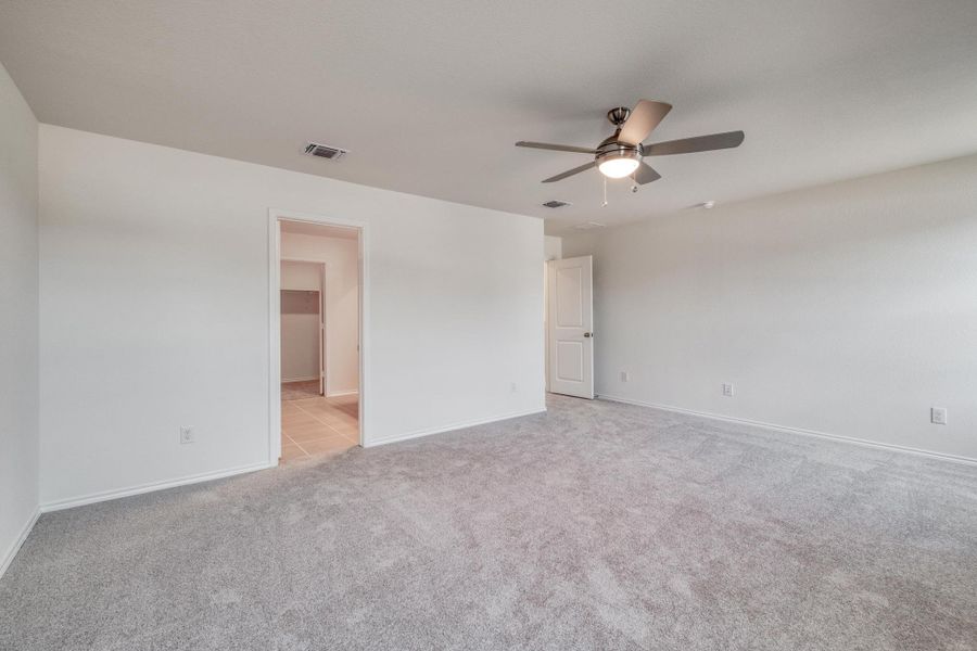 Spacious, unfurnished interior of a new home in Sonterra - Cool Water, Jarrell (Image 11).