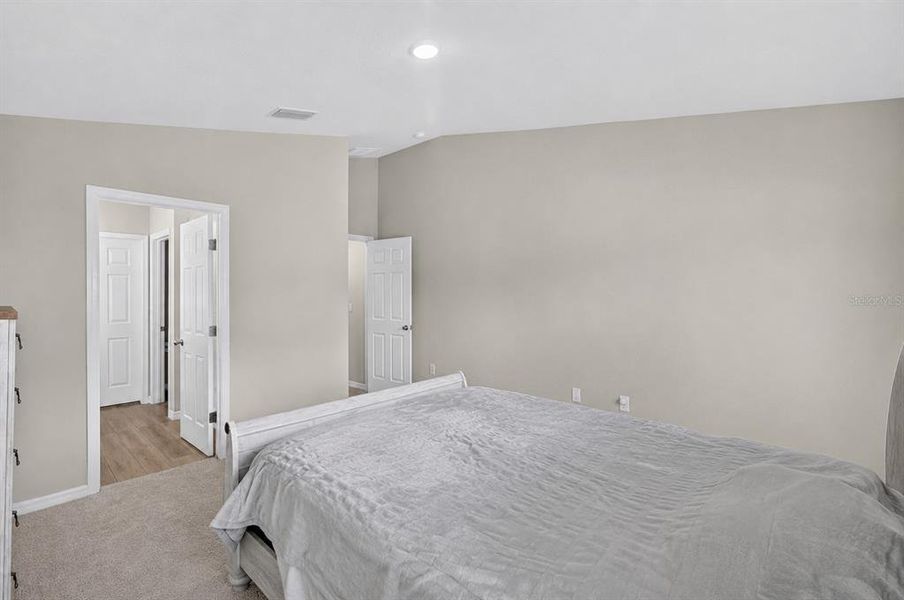 Spacious, unfurnished interior of a new home in Forest Lake, Davenport (Image 42).