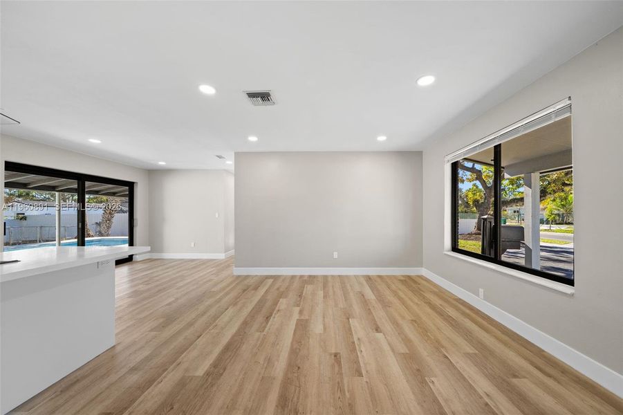 Spacious, unfurnished interior of a new home in , Cutler Bay (Image 27).