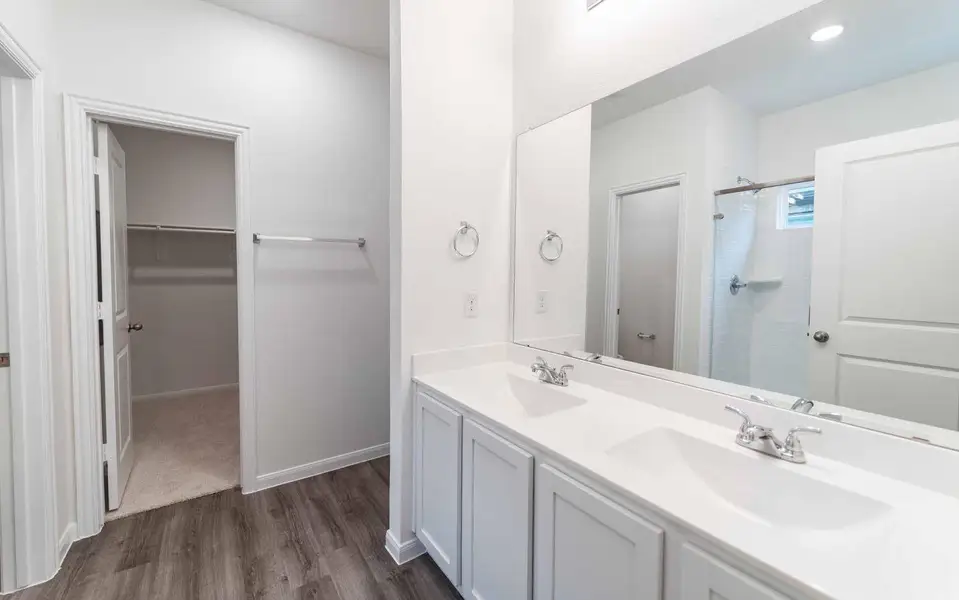 Furnished interior view inside a new home in Lago Mar, Texas City (Image 4).