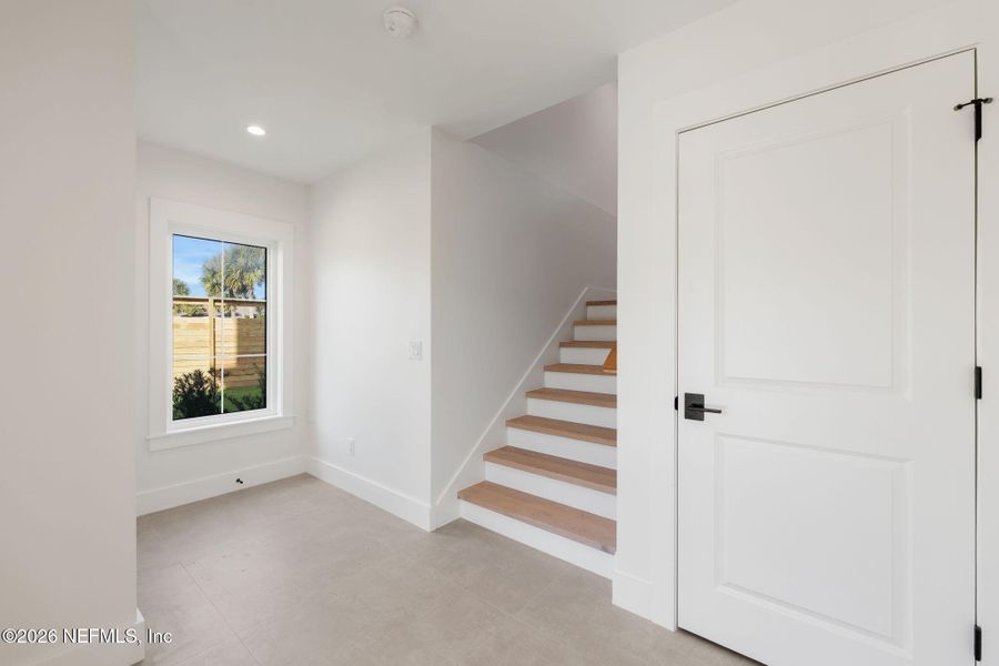 Spacious, unfurnished interior of a new home in , Jacksonville Beach (Image 24).