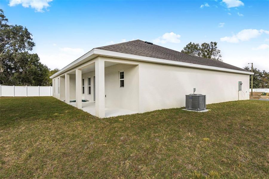 Exterior details and patio area of a home in Sable Run, Ocala (Image 9).