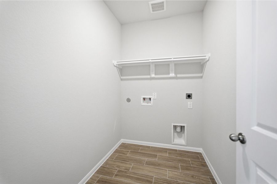 Spacious, unfurnished interior of a new home in Creekhaven, Arcola (Image 46).