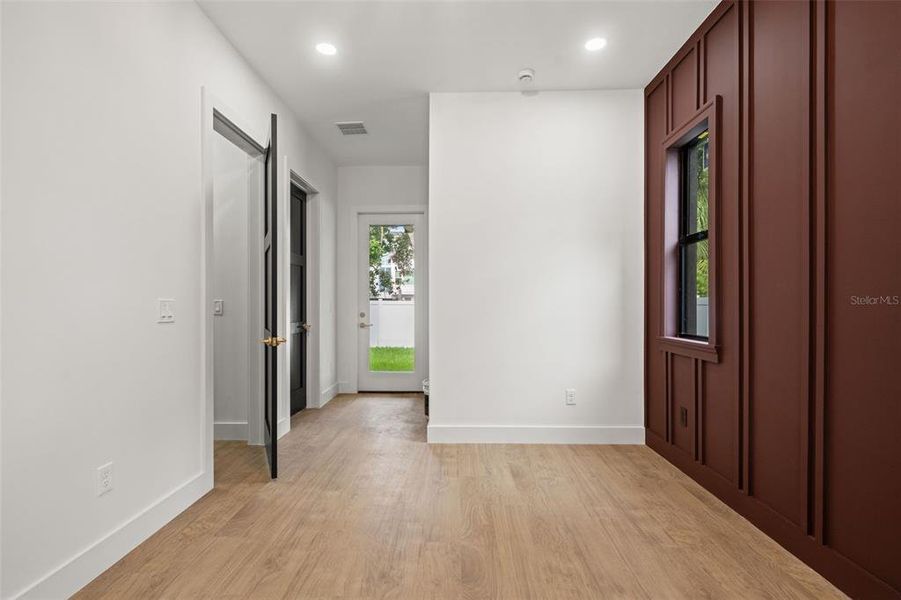 Spacious, unfurnished interior of a new home in , Tampa (Image 47).